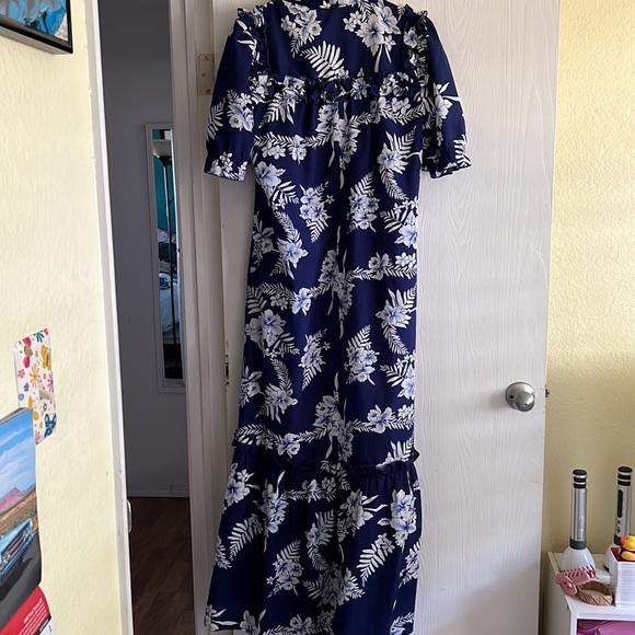 Aloha print muʻumuʻu - Picture 2 of 5